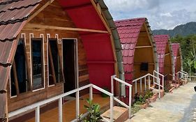 Penginapan puncak Dua Mitra RedDoorz